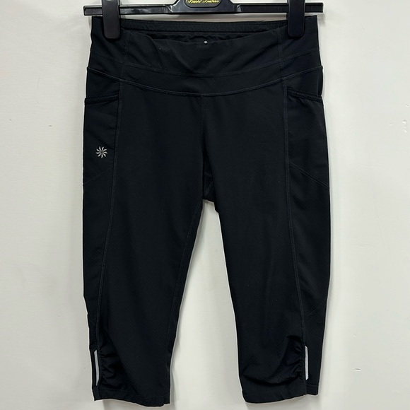 Athleta Pants - Athleta cropped black leggings S